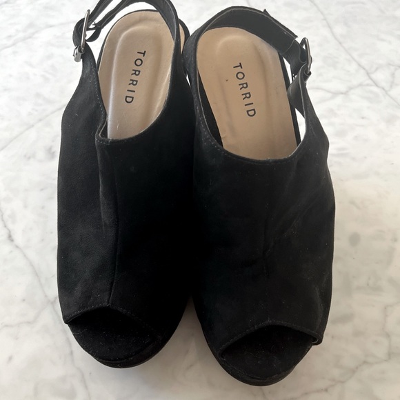 Torrid black peep toe suede platform wedge size 8 - Picture 4 of 8